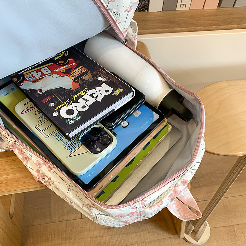 A new Chinese-style backpack with a high level of appearance, fresh and sweet. It is a lightweight and large-capacity backpack for junior and senior high school students Application Scenario