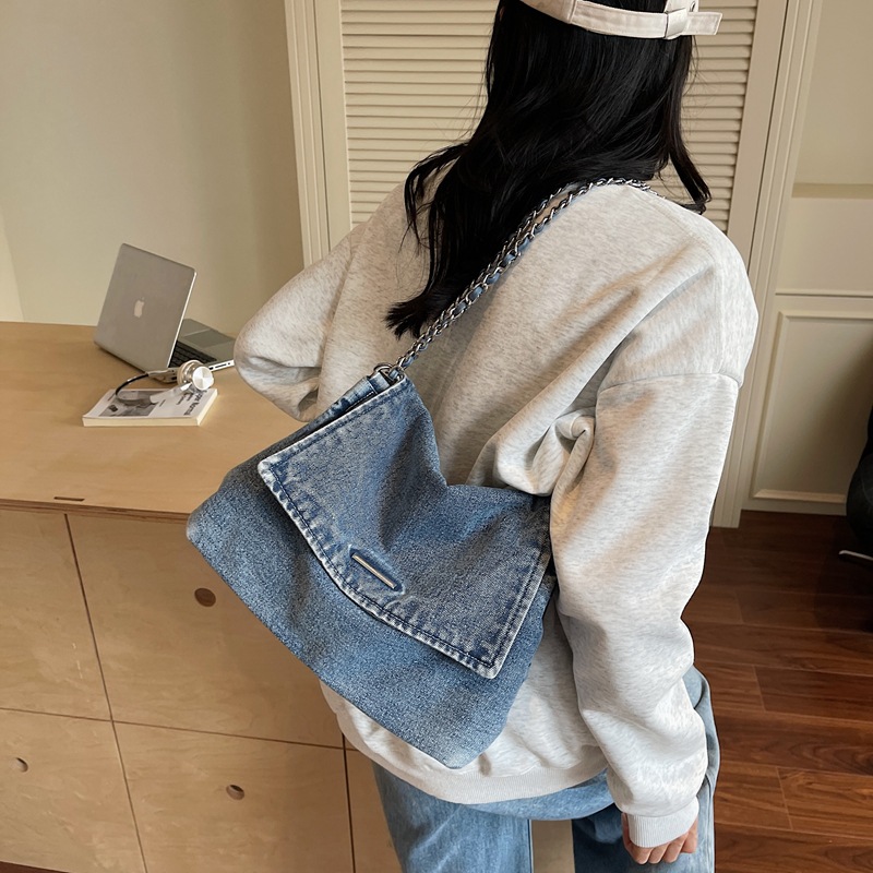 New laid-back style, high appearance level, versatile and artistic cross-border messenger bag, ladies' light travel, shopping and going out crossbody bag details Picture