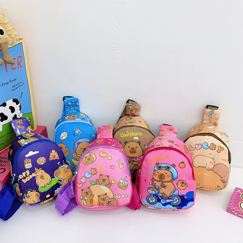 New children's bags: Japanese-style cartoon and anime boys' and girls' chest bags, cute Capibara printed children's crossbody bags full figure
