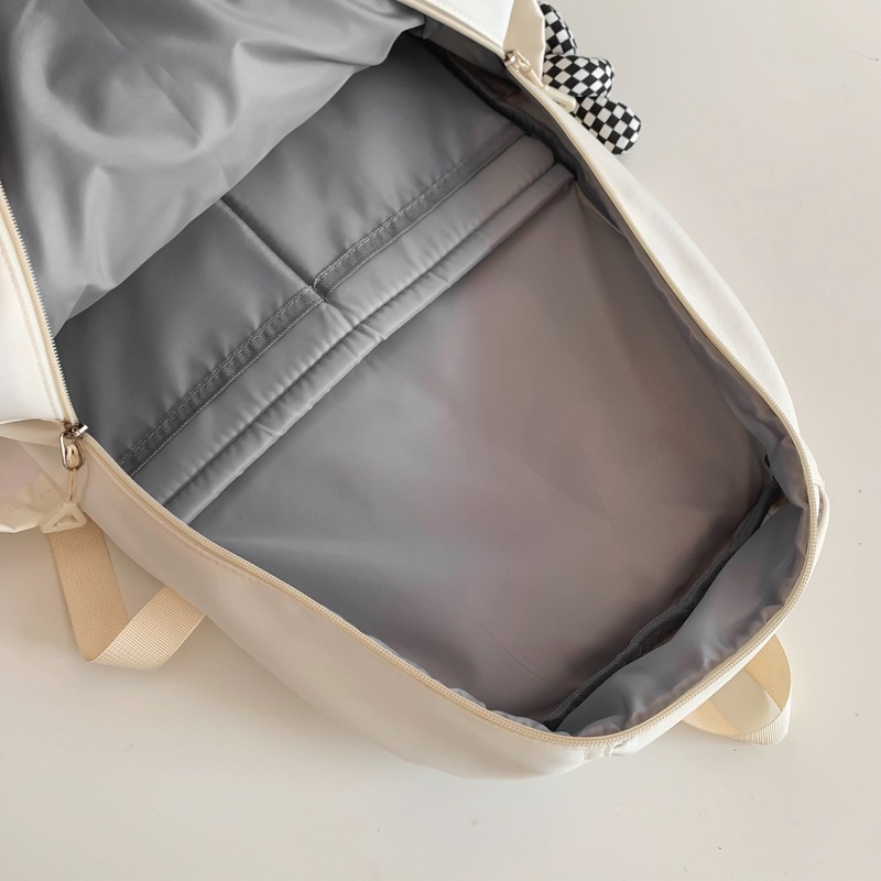 The 2023 new Korean-style ins college student couple backpack is lightweight and simple, a backpack for junior and senior high school students Application Scenario