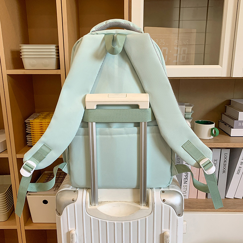 A new high-appeal, cute and fresh schoolbag for junior and senior high school students. It is casual, simple, lightweight and versatile, with a large capacity backpack Specification drawing