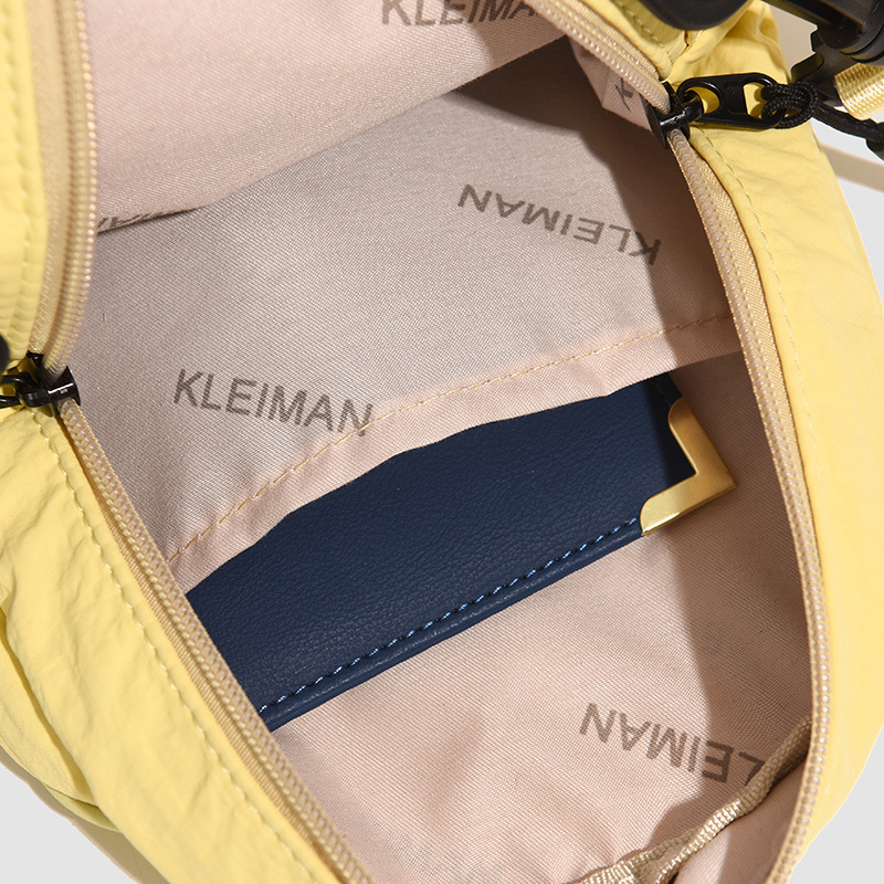 A new high-appeal forest-style shell bag for women, a casual, simple and lightweight crossbody bag for shopping, hiking and outdoor travel Application Scenario