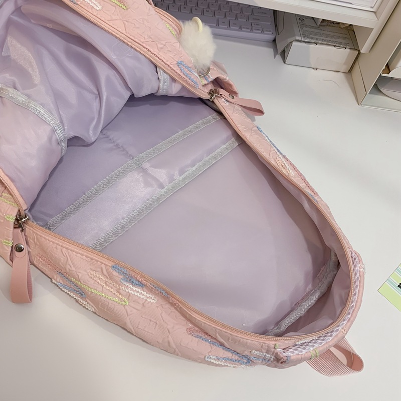 A large-capacity backpack for junior high school students with high appearance standards, a Korean-style ins cream yellow two-piece backpack set for primary and secondary school students Application Scenario