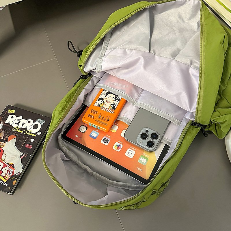 A new high-appearance-level, fresh and sweet candy-colored backpack from Forest-themed ins, a couple's lightweight travel spring outing backpack Application Scenario