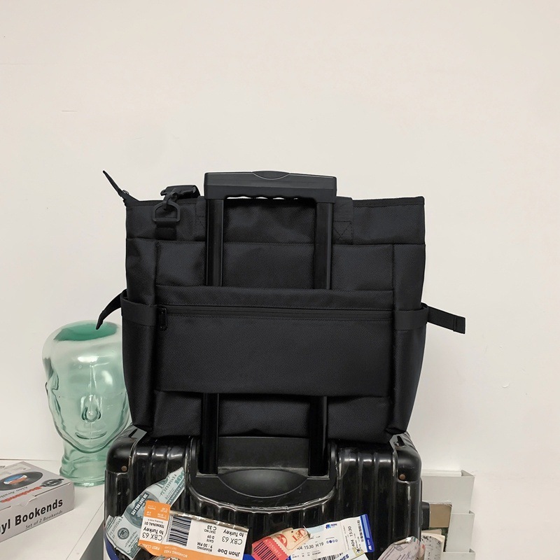 Trendy brand crossbody bag, men's niche design sense functional single-shoulder bag, large-capacity commuter tote bag, women's laptop bag Application Scenario