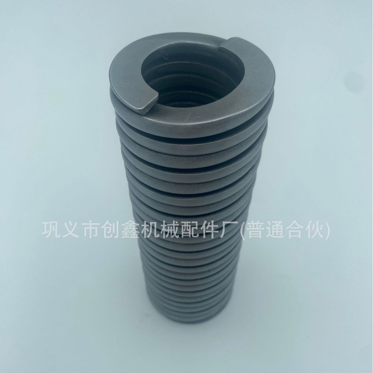 The manufacturer produces double helical springs with an outer diameter of 61.7 and a height of 167.6. They can be produced according to samples Application Scenario