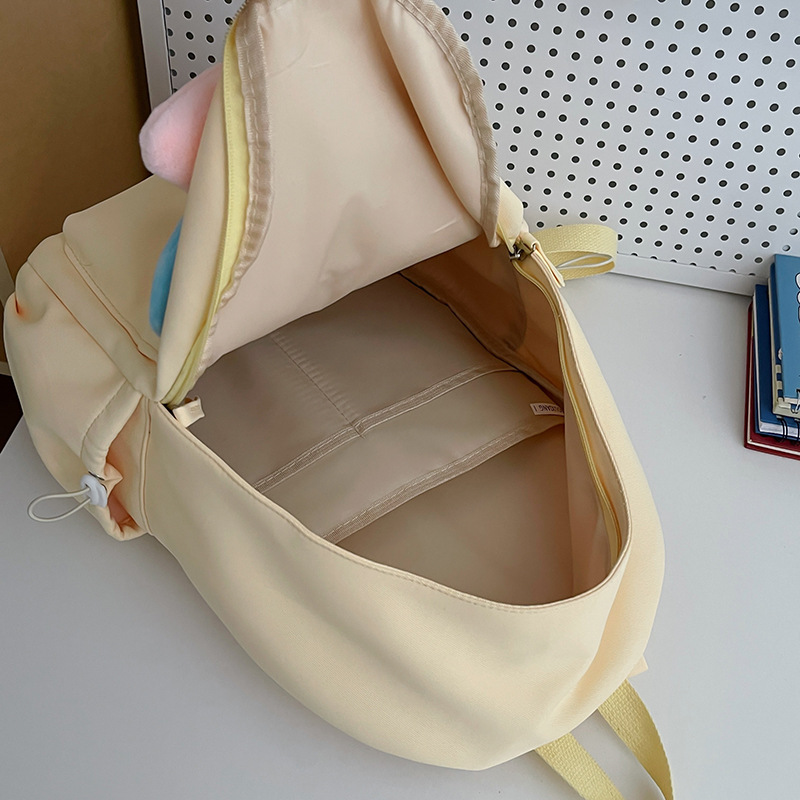 Cute cartoon star schoolbag for girls, new 2024 style, high appearance level, college style, children's and primary school students' class and travel backpack Application Scenario
