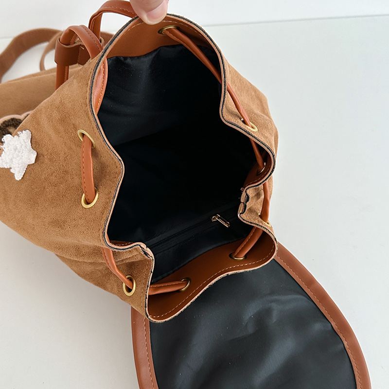 Retro bear backpack for girls, design sense, niche travel small backpack, high-end feel, mini commuting backpack for girls Application Scenario