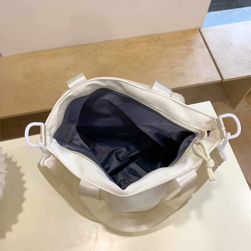 A versatile Japanese single-shoulder crossbody bag with a high level of appearance, an ins school style soft girl bag, and a large-capacity smug pain bag Application Scenario