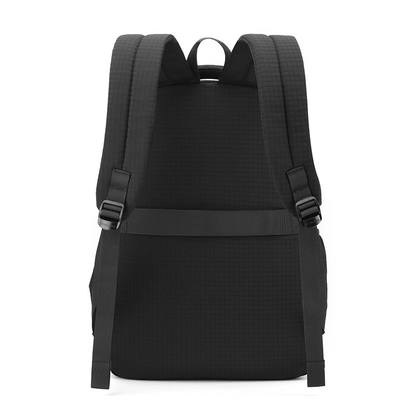 The new boys' multi-layered schoolbag for junior and senior high school students is a versatile and stress-reducing backpack for the campus and a casual backpack for the back-to-school season Specification drawing