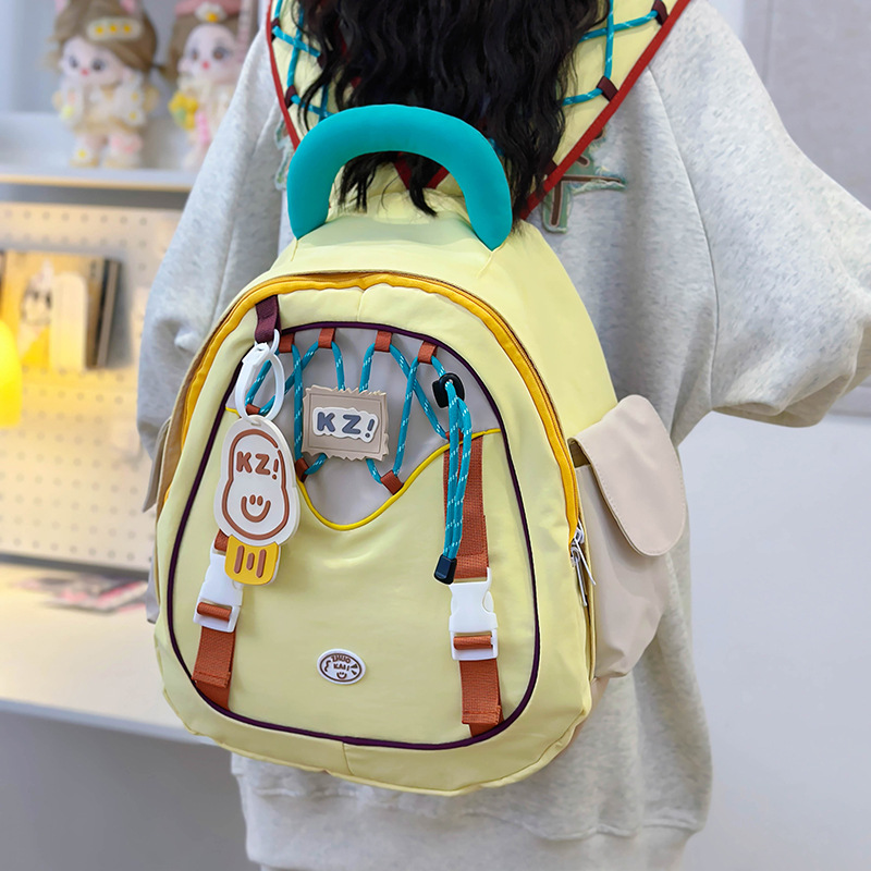 A cute Japanese-style schoolgirl backpack with a high dopamine content, a large-capacity portable travel backpack for primary school students full figure