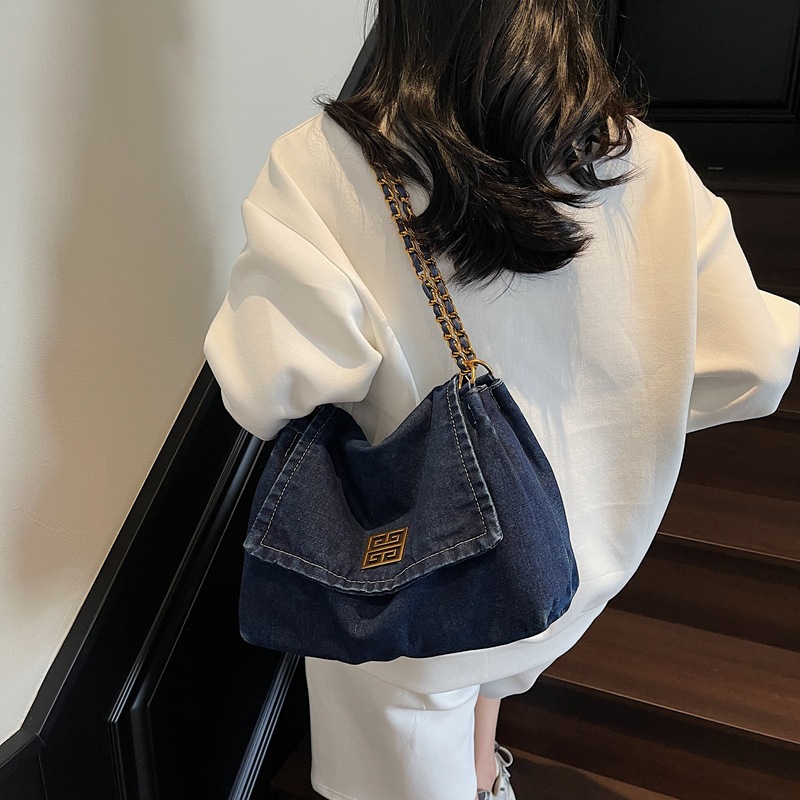 Fashionable large-capacity bag for women, 2025 summer new versatile chain shoulder bag, denim commuter tote bag details Picture