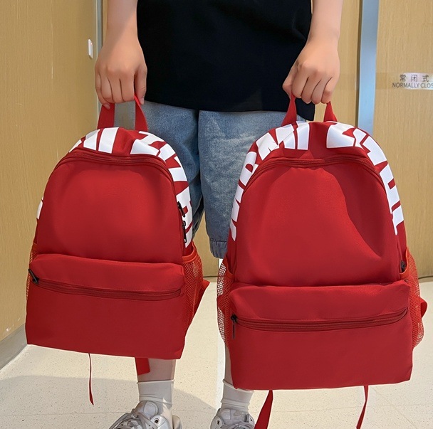 Japanese-style ins backpack, a simple and lightweight backpack for female college students, and a mini summer travel backpack for children full figure