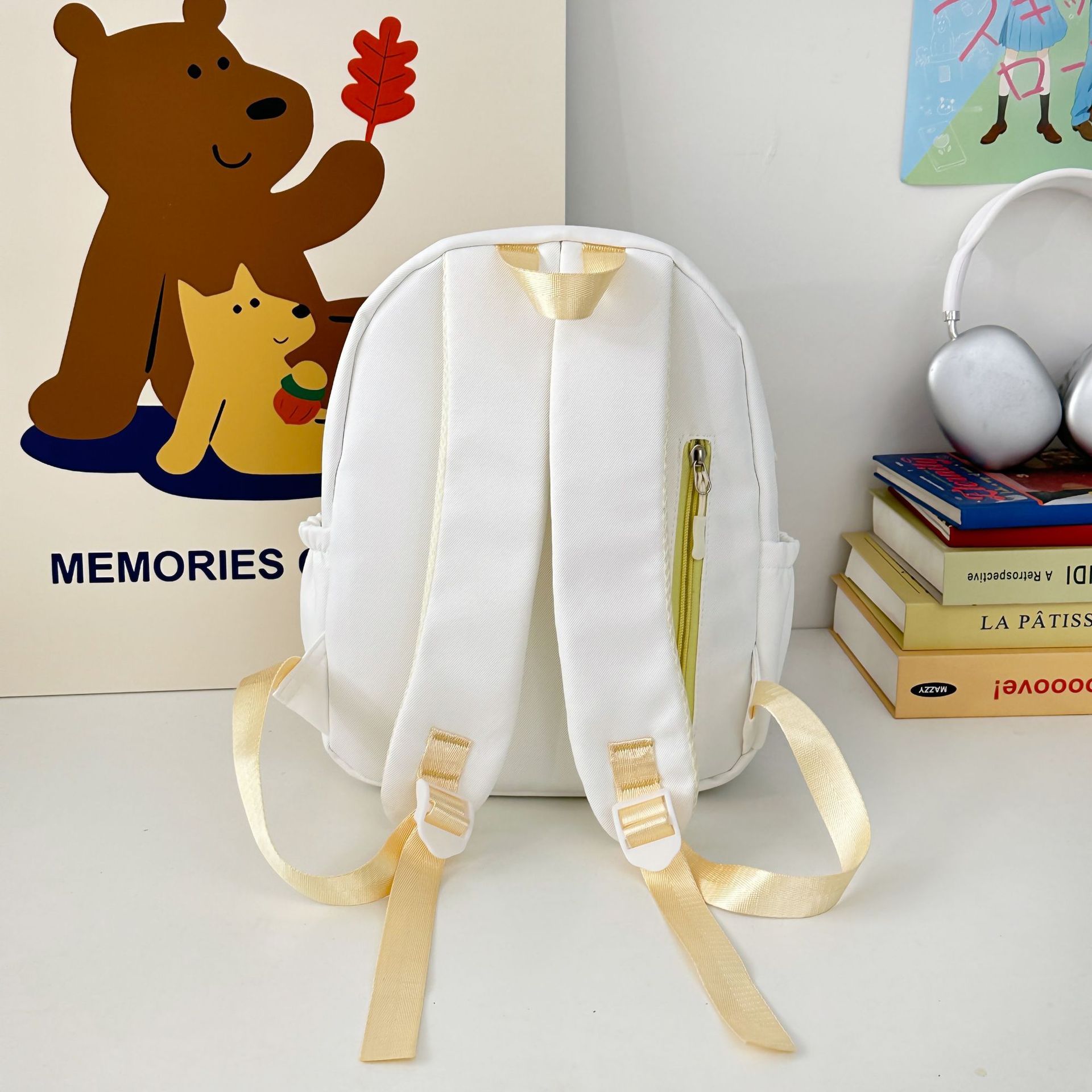 The new high-appearal-level cute Capibara backpack is a versatile and lightweight commuting backpack for primary and secondary school students in grades 3 to 6 Specification drawing