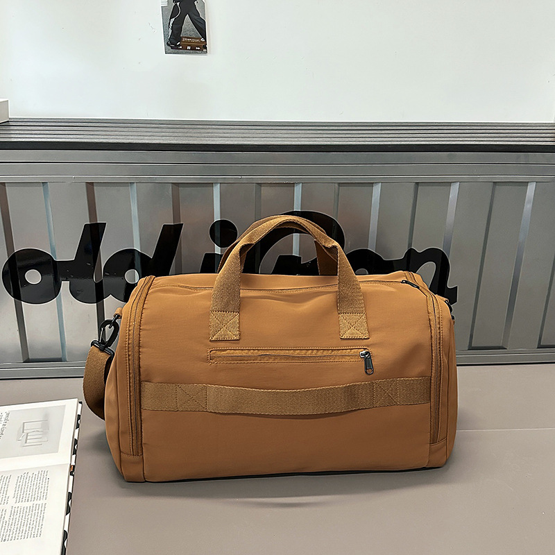 A new high-appeal multi-pocket travel bag for men, casual, simple, lightweight, fashionable and versatile for commuting, with a large capacity crossbody Specification drawing