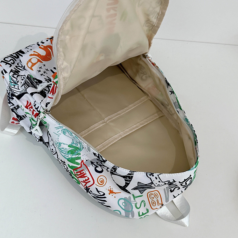 Graffiti schoolbag for female college students, trendy and simple hip-hop backpack, high school and junior high school students, high appearance level, niche backpack for male students Application Scenario