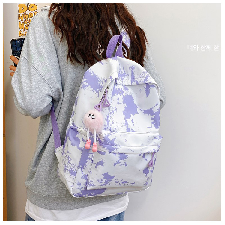 The 2024 new gradient tie-dye schoolbag is a simple and versatile backpack for female college students and an Instagram niche high school backpack details Picture