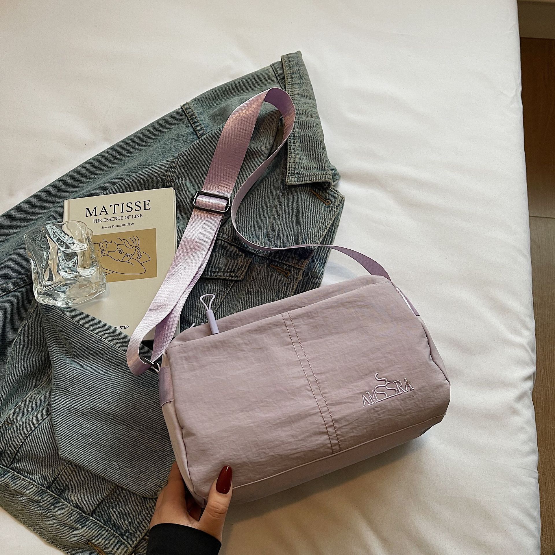 The new Korean version of the simple crossbody bag, tote bag, casual, light, commuting, fashionable and versatile, large-capacity crossbody bag Specification drawing