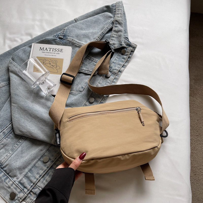 A new Korean-style casual sporty chest bag for women, with a high-end feel, simple and lightweight, and a solid color for commuting, versatile crossbody bag Specification drawing