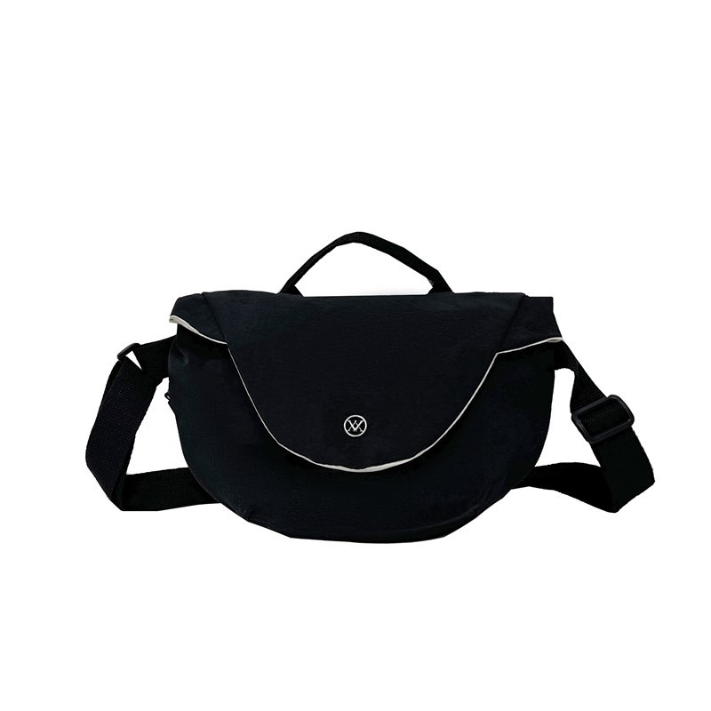 A new high-appeal commuting small crossbody bag, single-shoulder bag for men and women, casual, simple, lightweight and versatile, large-capacity chest bag Item Picture