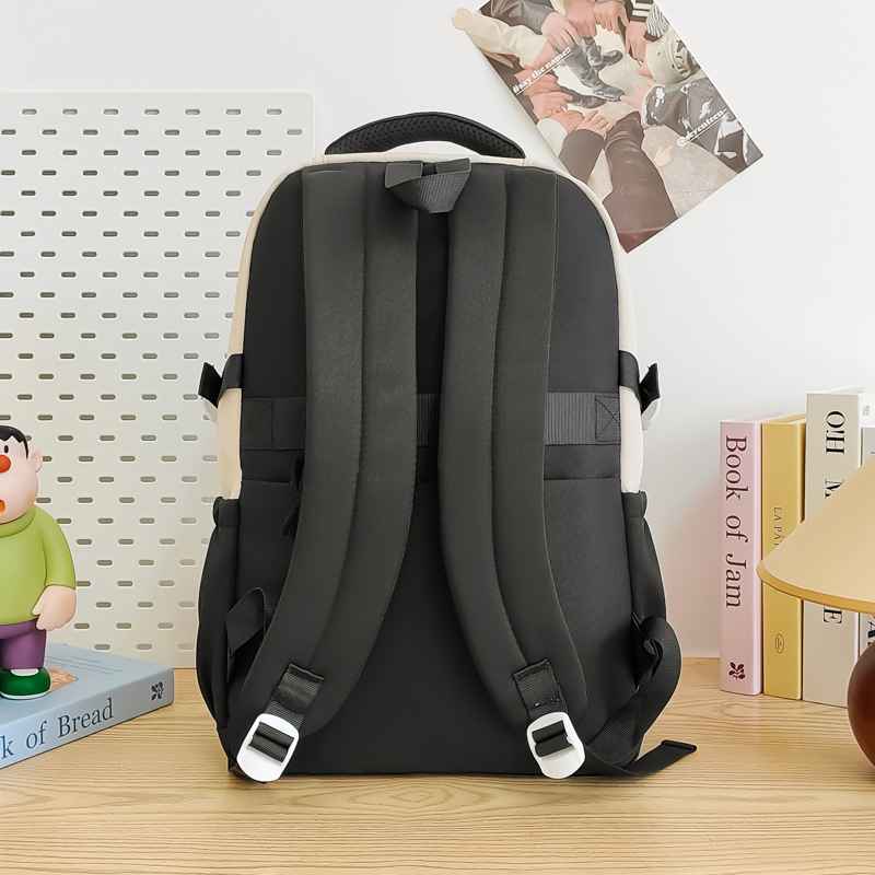 The 2025 new versatile, good-looking, large-capacity schoolbag for junior and senior high school students, simple and lightweight backpack, and casual color-blocking bag Application Scenario