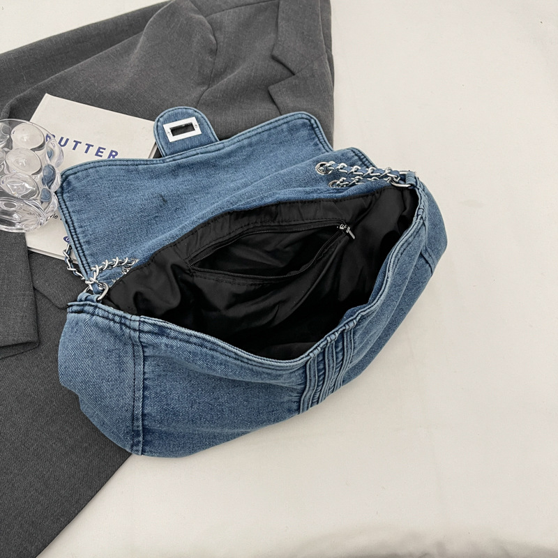 Denim bag for Women 2024 New style, fashionable large-capacity chain shoulder bag, high-end commuter tote wandering bag Application Scenario