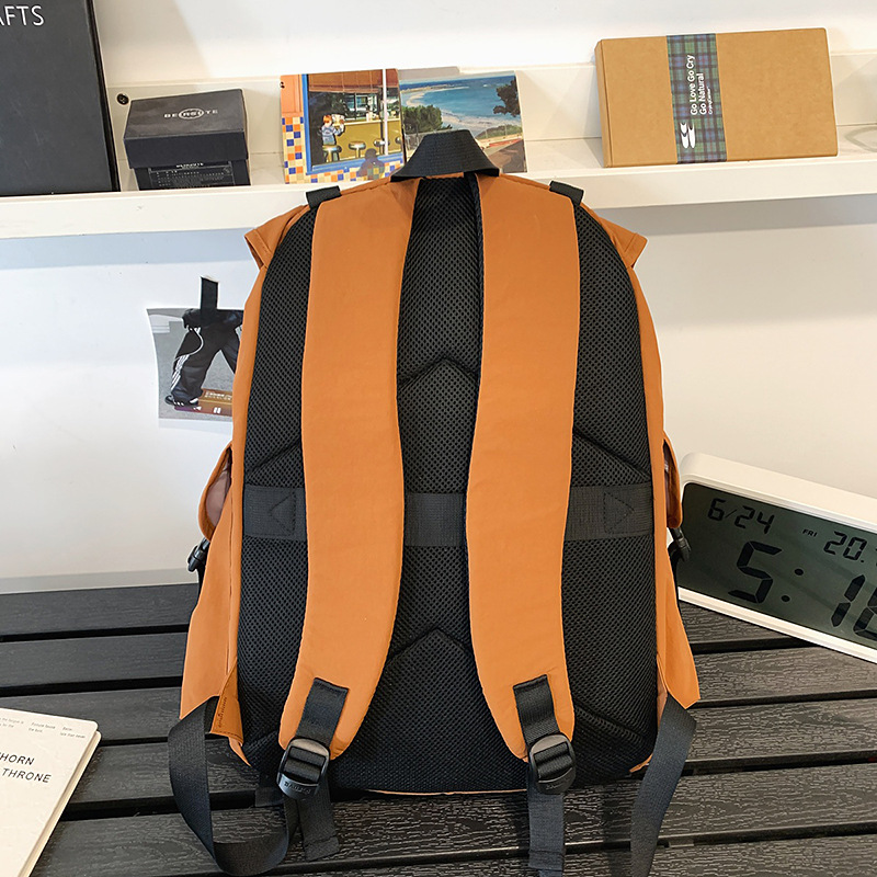Outdoor sports hiking bags, large-capacity travel backpacks, lightweight travel computer backpacks, work clothes, student schoolbags Application Scenario