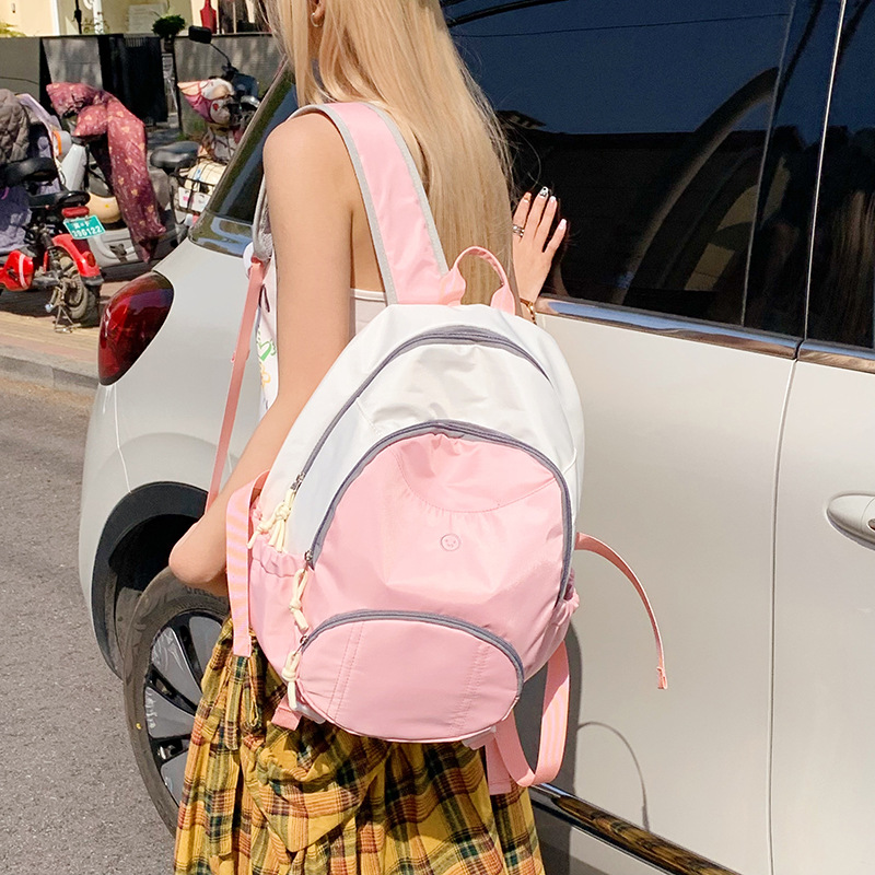 A cute schoolbag with a niche design, fresh and sweet, versatile commuting backpack, and a lightweight backpack for casual outings full figure