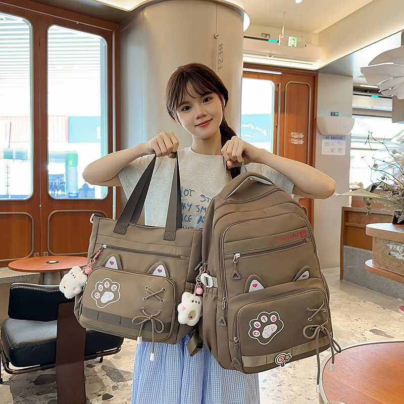 A lightweight and large-capacity backpack for girls in grades three to six of primary school, a cute backpack for girls in junior high school and senior high school full figure