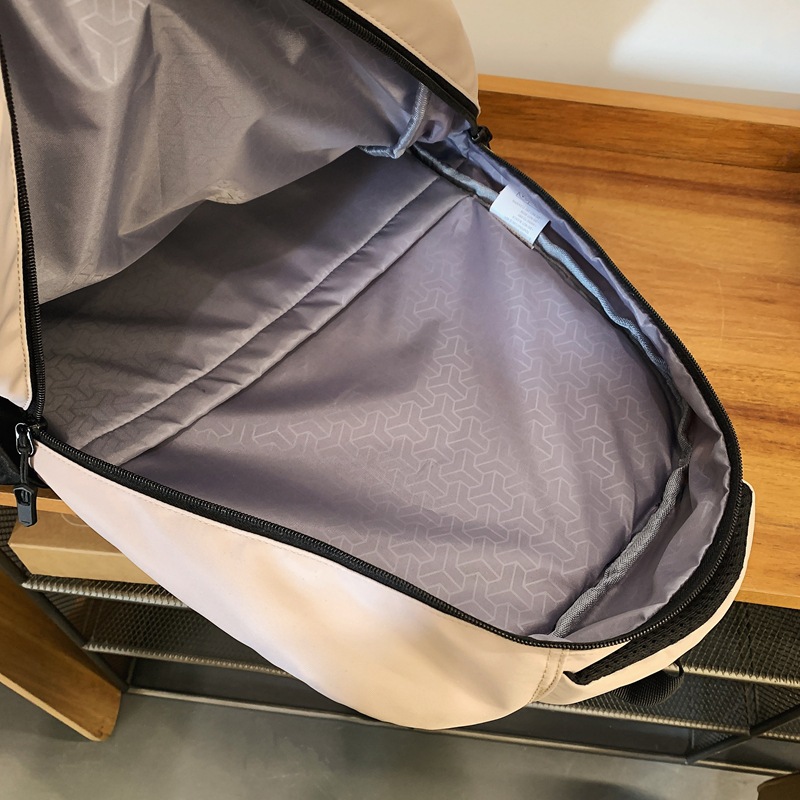A versatile Japanese-style backpack for college students, a couple's cool and color-blocked computer backpack, and a travel backpack for junior and senior high school students Application Scenario