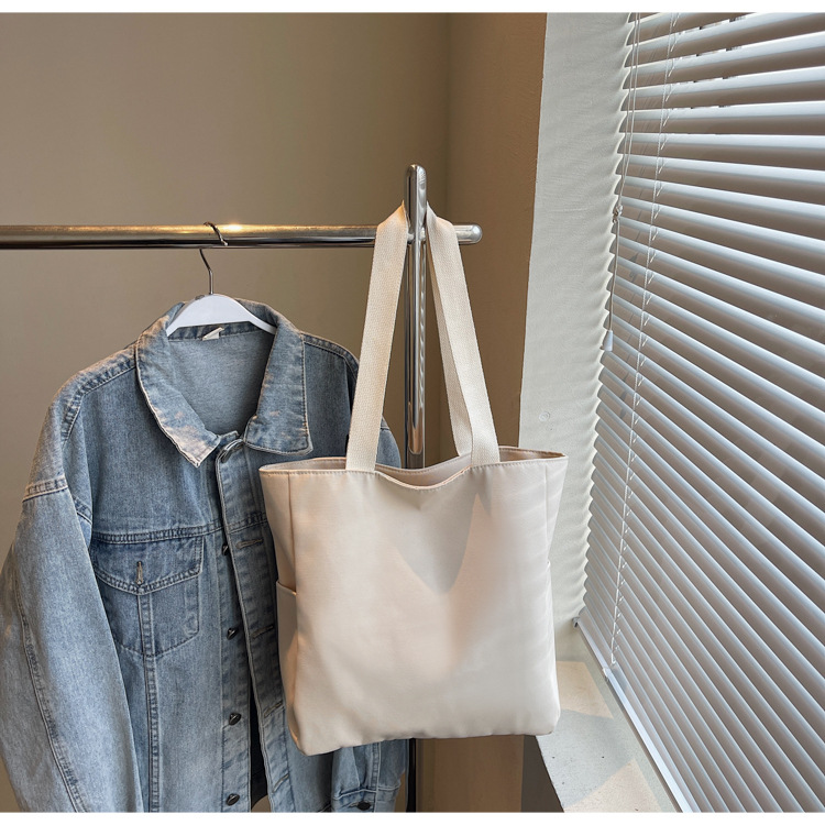 Summer new canvas bag, large capacity, simple and high-end commuting shoulder bag, Korean style, ins style tote bag Application Scenario
