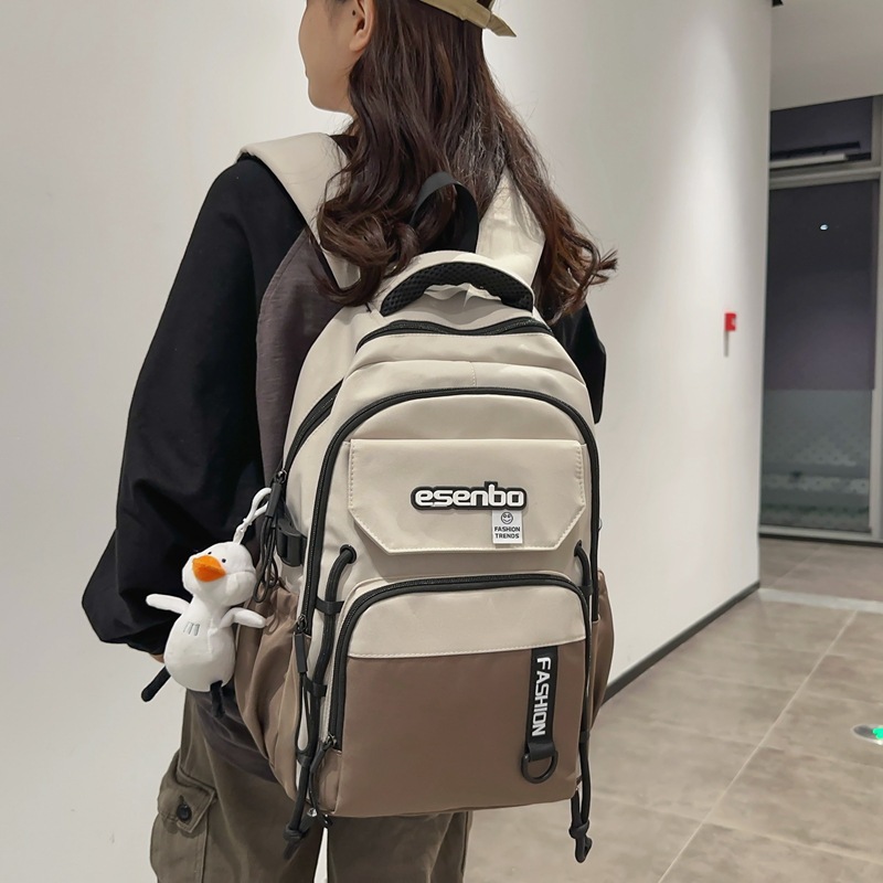 A Japanese, ins workwear style college student sports backpack with a large capacity and sturdy middle school student backpack full figure