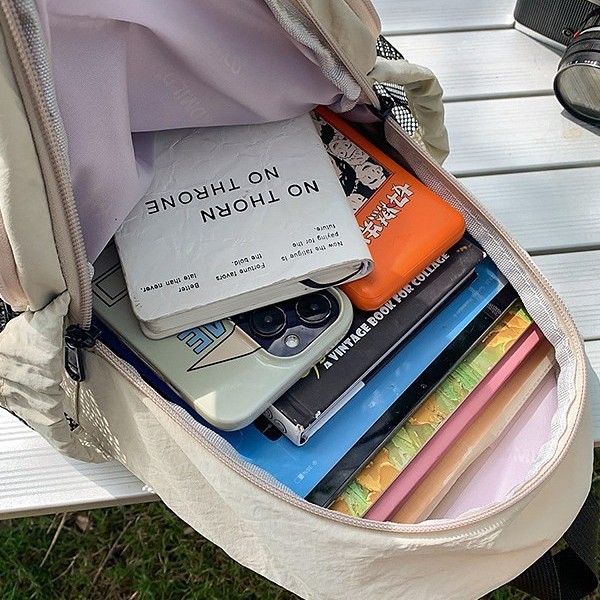 A new high-appearation-level mountain-themed ins drawstring color-blocking backpack for couples, a lightweight travel and mountaineering backpack with large capacity Application Scenario