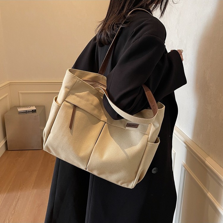 2025 New large-capacity versatile single-shoulder retro underarm bag, fashionable and versatile tote bag, casual and simple single-shoulder bag full figure