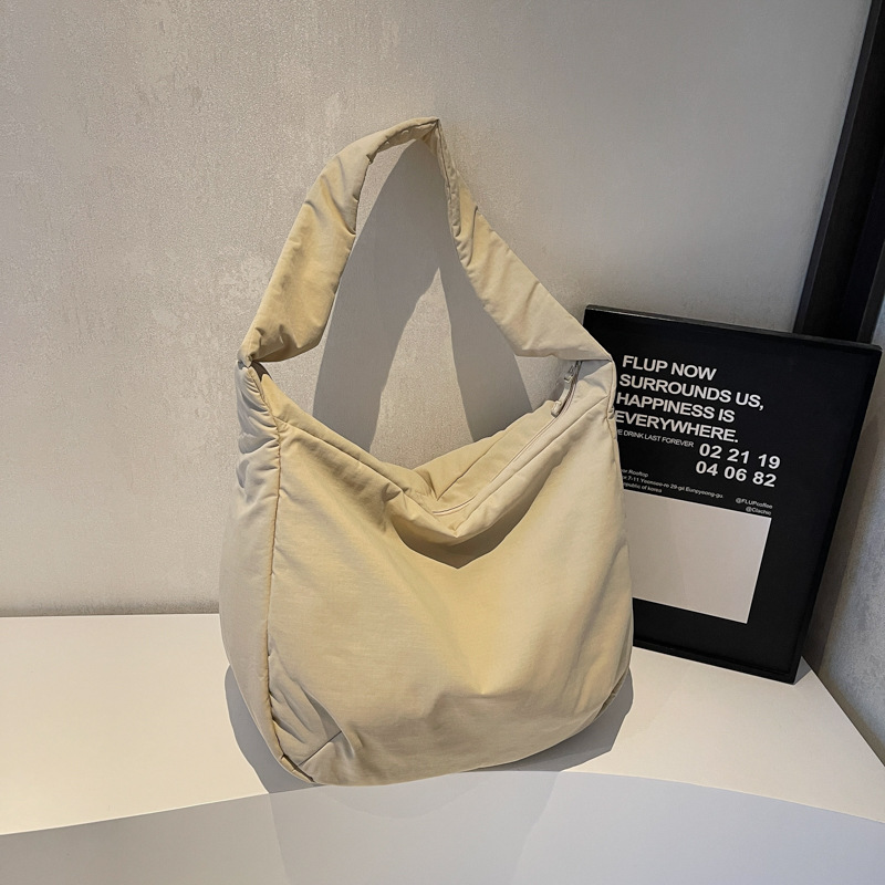 Korean style simple and versatile tote bag for women, Spring 2025 new large-capacity fabric bag, laid-back style single-shoulder crossbody bag Application Scenario