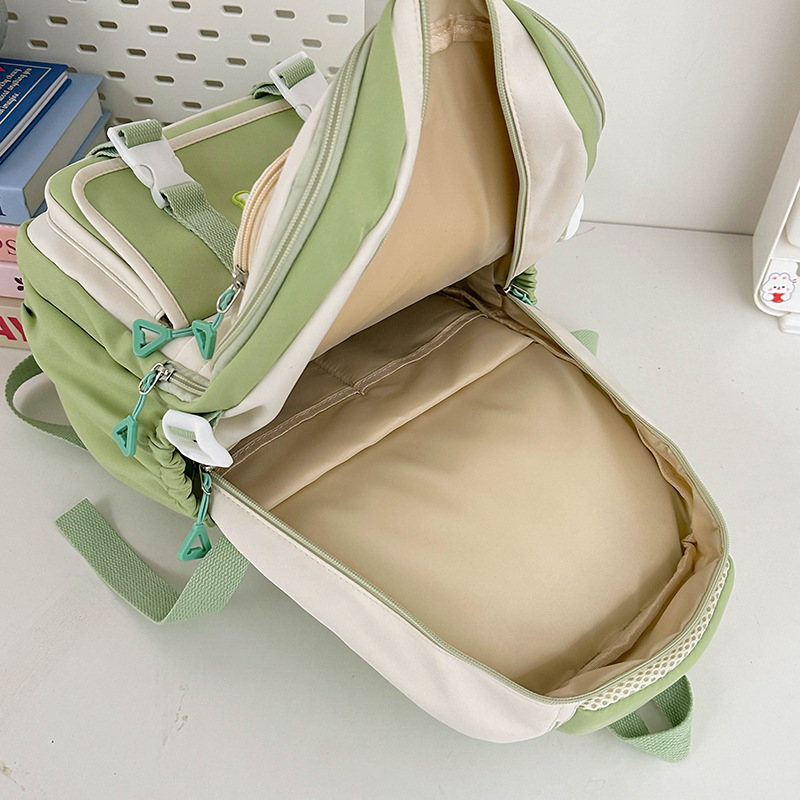 Japanese-style InS-style fresh and clean schoolbag for girls, a cute and transparent backpack for junior and senior high school students, and a casual backpack for them Application Scenario