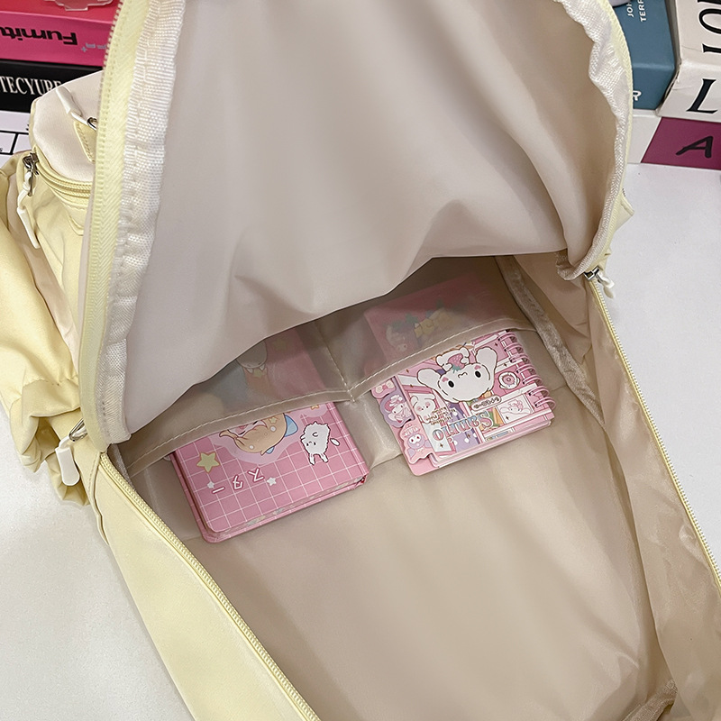New cute children's spring outing and study backpack, high appearance level, contrasting colors, college style, junior and senior high school students' backpacks for girls Application Scenario