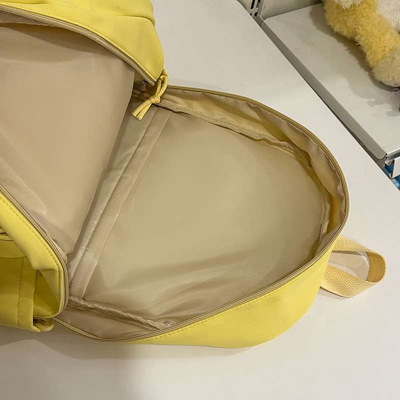 High appearance level Korean-style schoolbag for middle and high school students, casual and lightweight backpack, large capacity, simple and versatile backpack Application Scenario