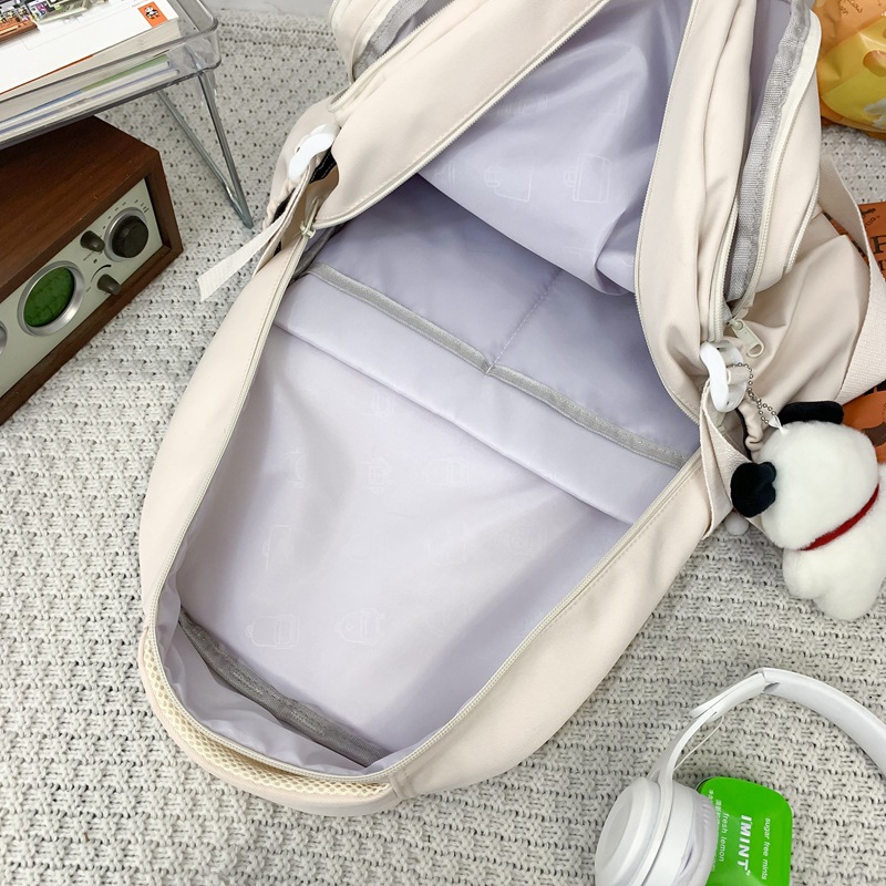 This is a large-capacity backpack for middle school students in grades three to six with an ins style Korean schoolbag Application Scenario
