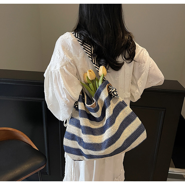 Fashionable large-capacity tote bag for women 2025 new style simple and casual single-shoulder bag striped woven handbag shopping bag details Picture