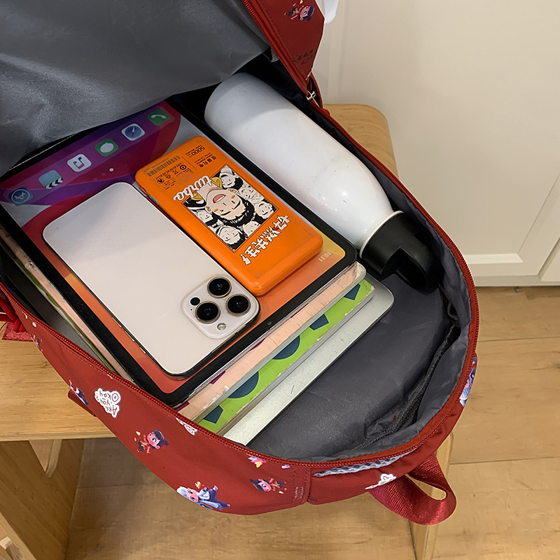 New cute student schoolbag for young girls, college style backpack, high appearance level, large capacity, cartoon cute pain bag, backpack Application Scenario