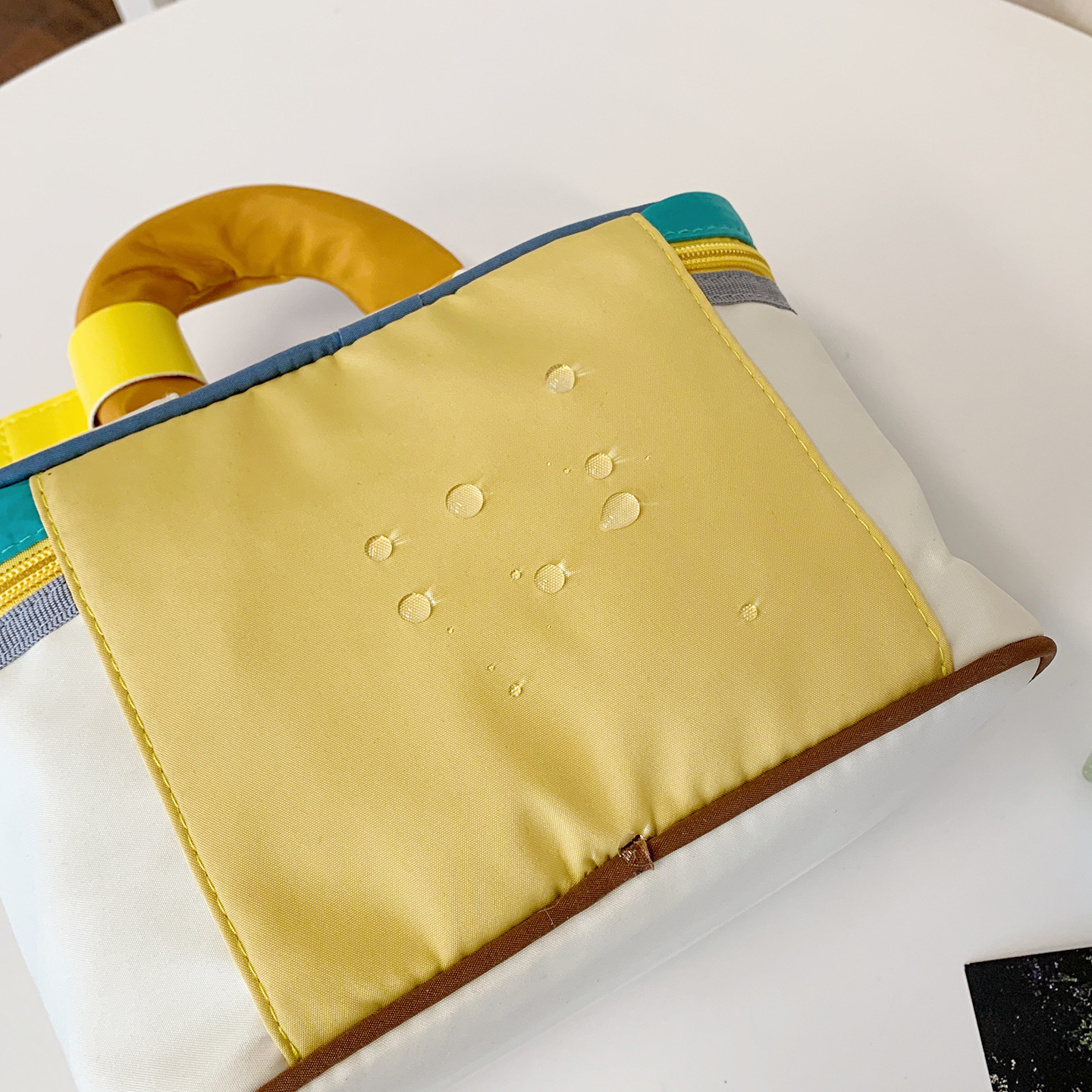 A new high-appearance-level Korean Instagram fresh and sweet candy-colored bag, a simple, lightweight and versatile handbag for women with contrasting colors Specification drawing