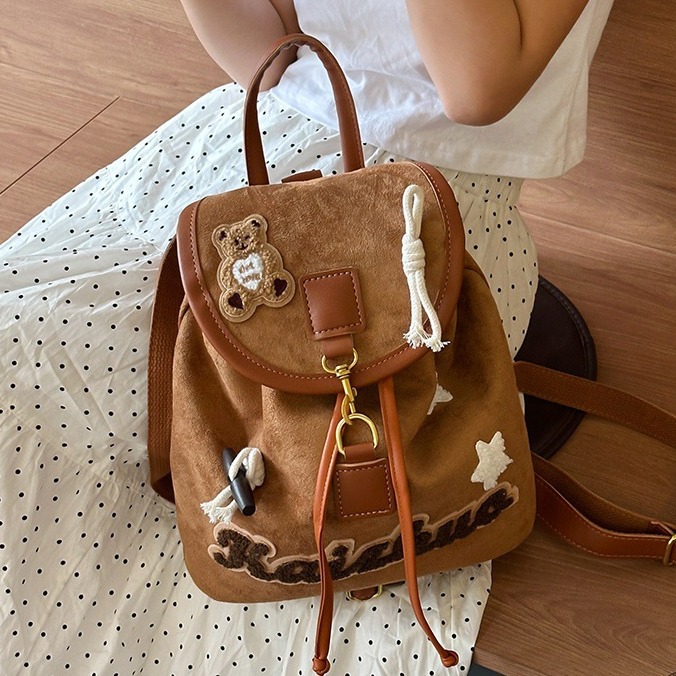 Retro bear backpack for girls, design sense, niche travel small backpack, high-end feel, mini commuting backpack for girls full figure