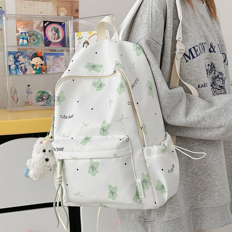 A new high-appeal, sweet and fresh printed backpack with a Korean-style Instagram summer cute and girlish travel backpack full figure