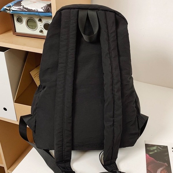A new and niche backpack that is fashionable and versatile for women, a large-capacity backpack for college students, and a Korean-style casual and lightweight travel bag Specification drawing