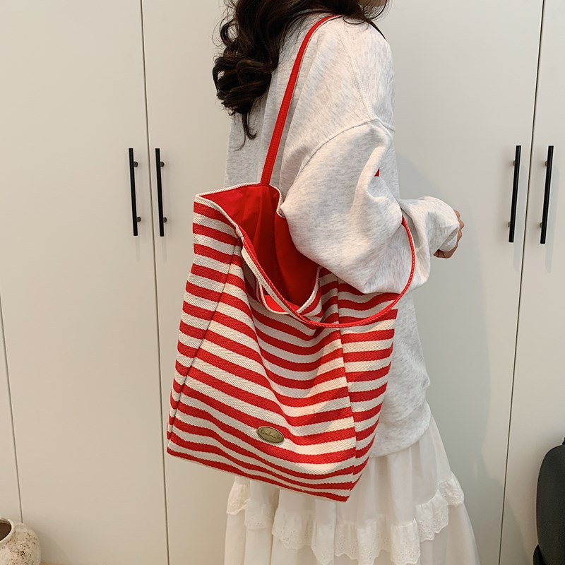 Double-sided backpack with stripes, a niche Korean version, large-capacity, laid-back red tote bag, a casual shopping bag for women full figure
