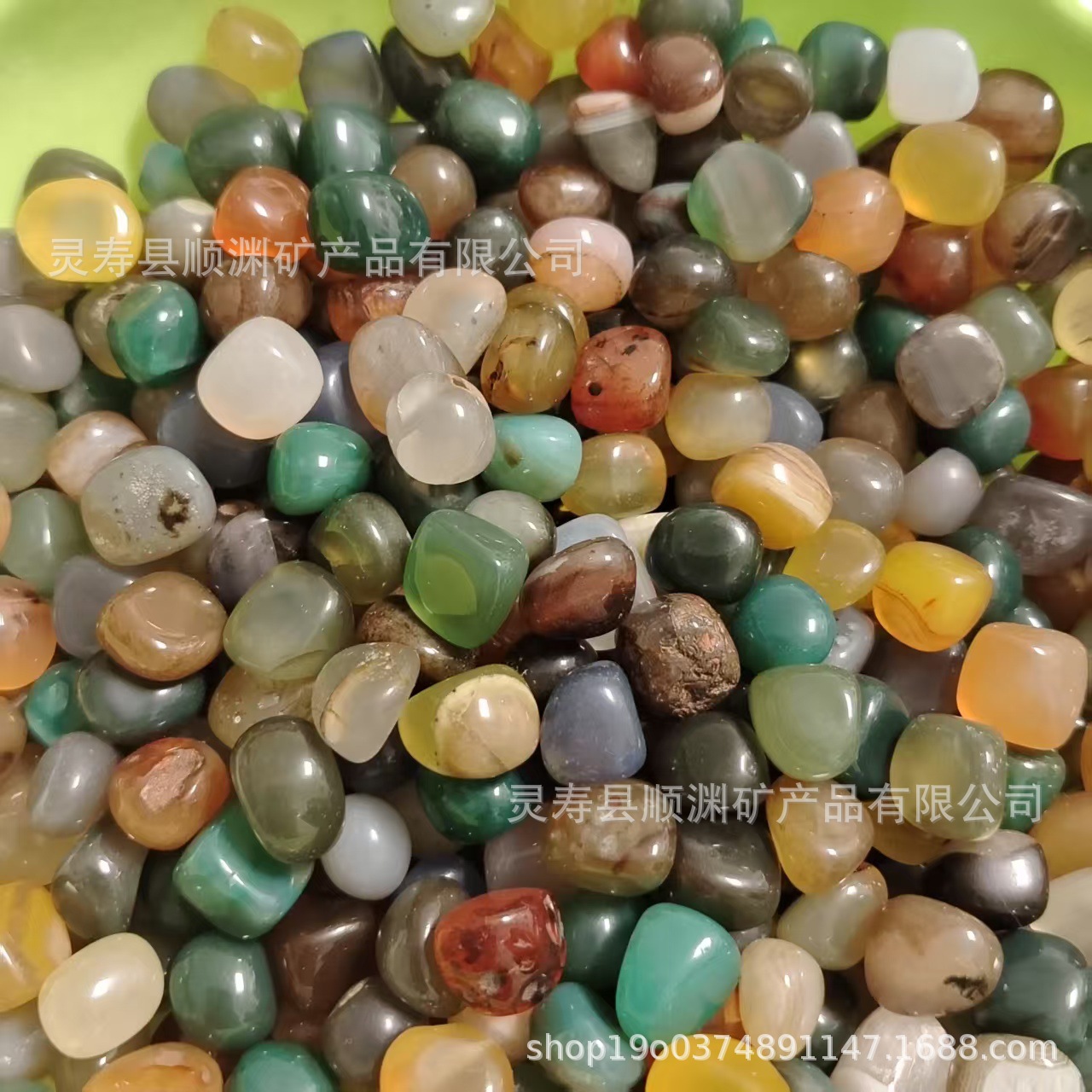Nanjing Yuhua stones, including colorful stones, agate stones, pebbles, fish tank landscaping, pebble flowers, potted plants, and succulent toppings Application Scenario
