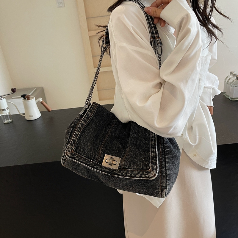 Retro casual denim bag for women, new high-end chain shoulder bag, large-capacity commuter tote bag, crossbody details Picture