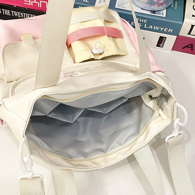 A cute Japanese-style large-capacity crossbody bag with contrasting colors, a versatile and casual tutorial bag for junior and senior high school students to carry on their way to and from school Application Scenario