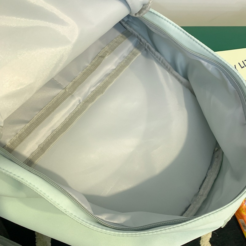 Fresh and sweet solid-color, versatile and simple schoolbag for junior and senior high school students, lightweight and large-capacity backpack for casual commuting outside Application Scenario